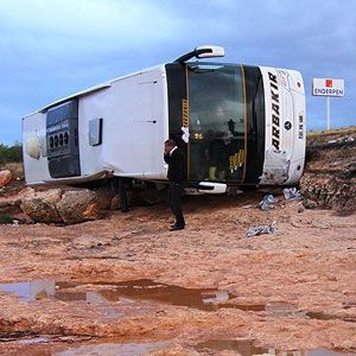 Gaziantep\'te Yolcu Otobüsü ve Otomobilin Sel Sularına Kapılması