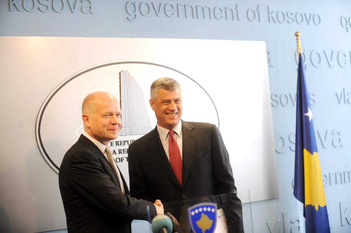 İngiltere Dışişleri Bakanı Hague, Kosova\'yı Ziyaret Etti
