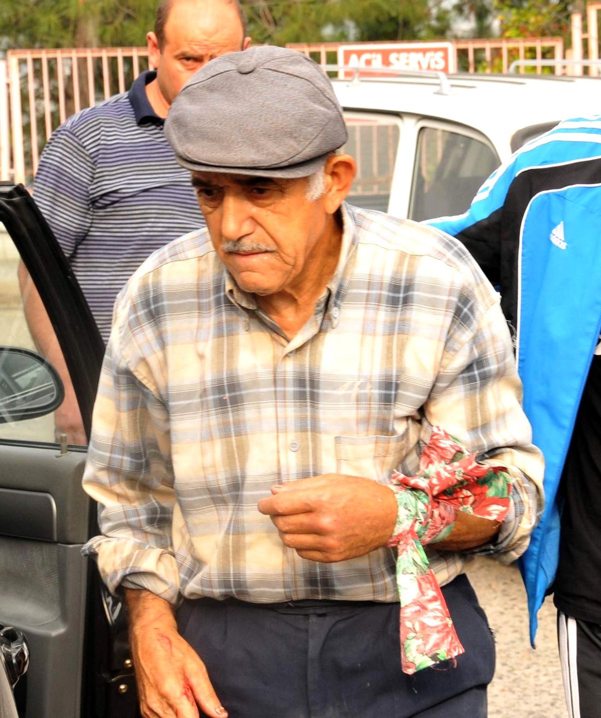 Kurban Keserken Yaralandılar