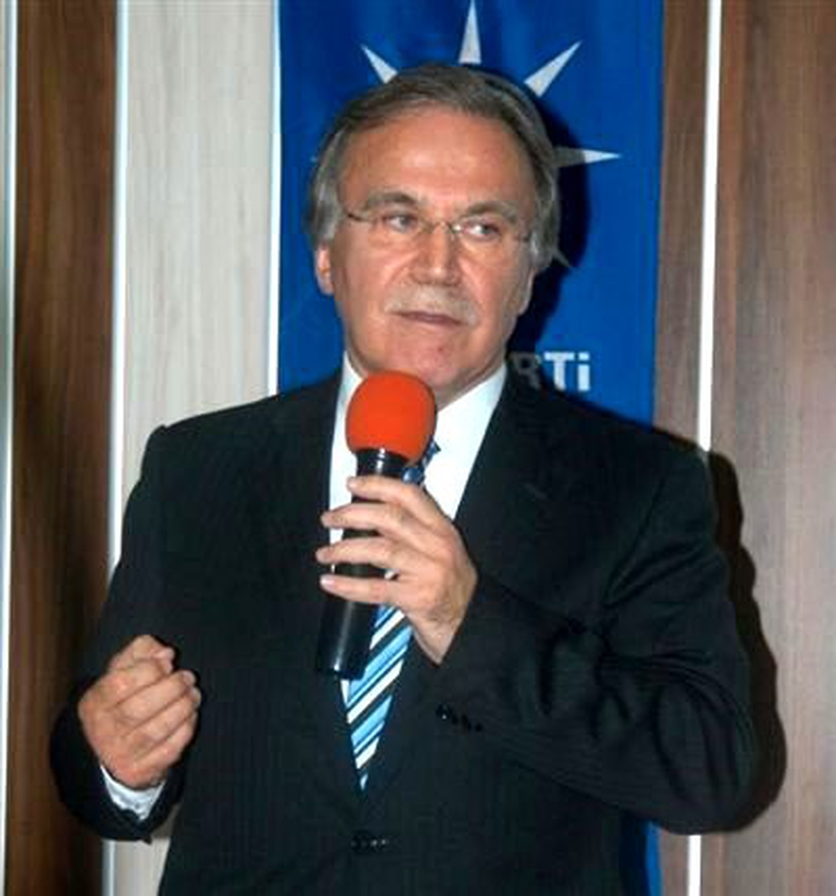Mehmet Ali Şahin: Müslümanların Bir Araya Gelerek Sorunlarını Çözmesi Gerek (2)