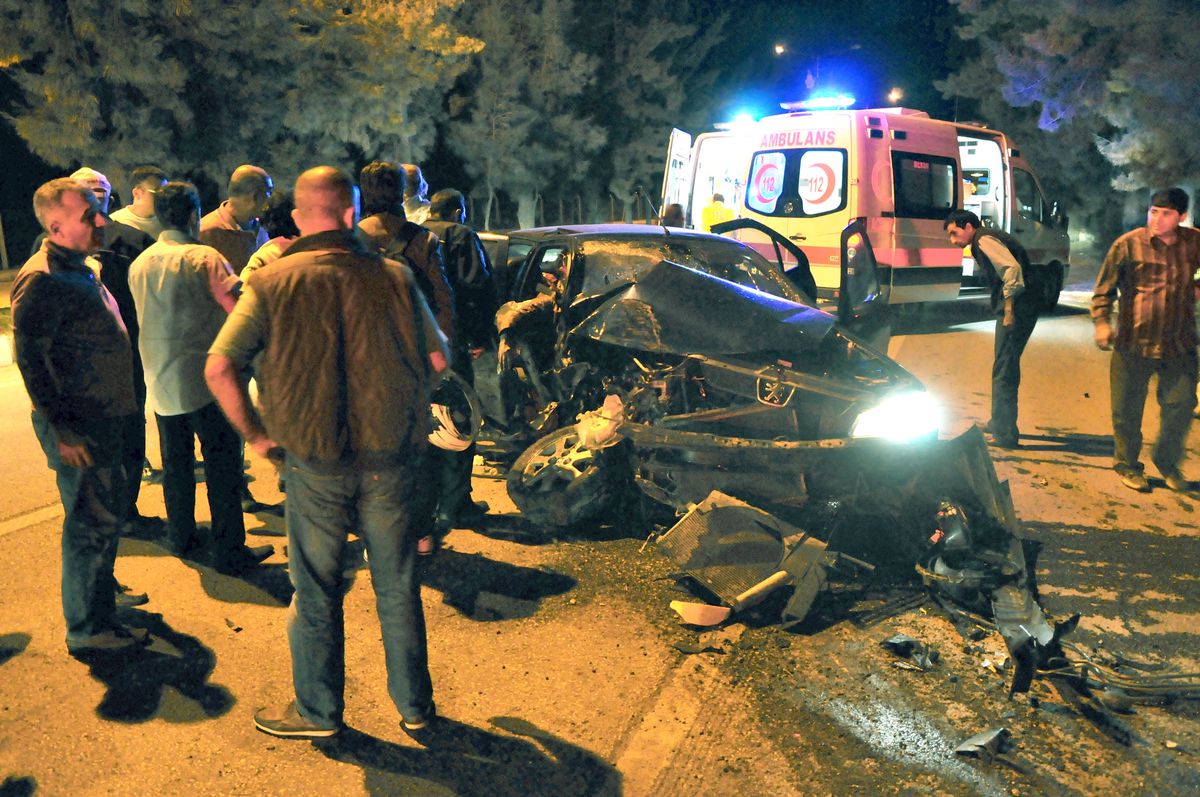 Mersin\'de Trafik Kazası: 3 Yaralı
