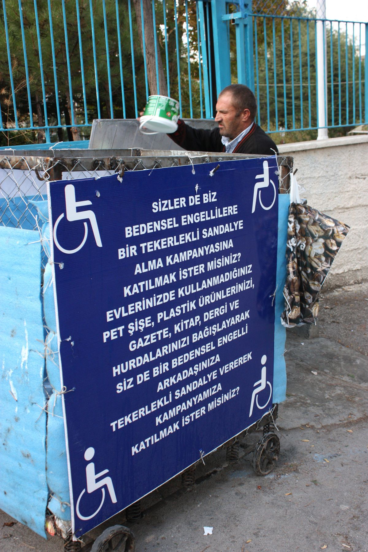 (Özel Haber) Görme Engelli Vatandaştan \'Plastik Şişe Toplama\' Kampanyası
