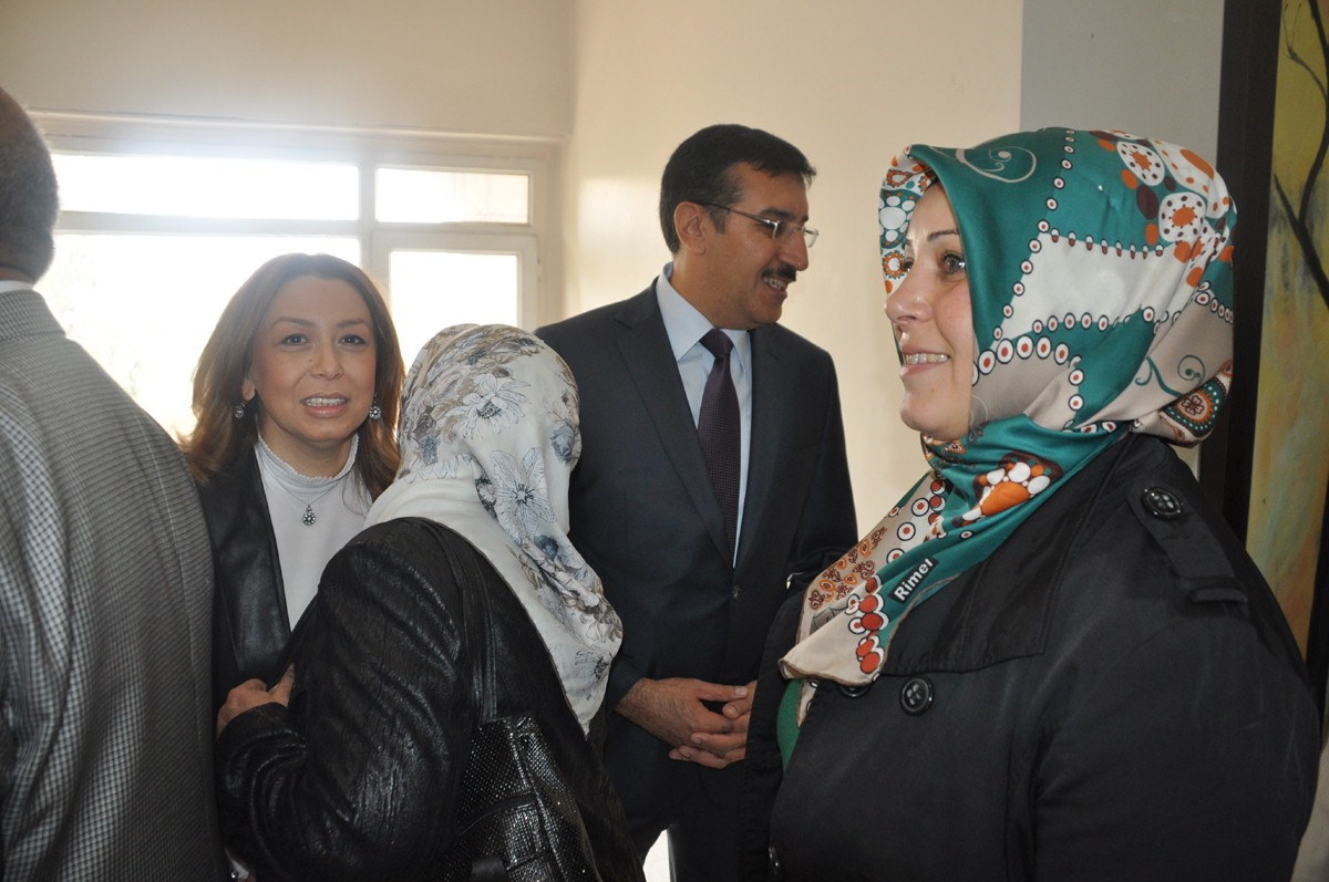 AK Parti\'de Kalabalık Bayramlaşma