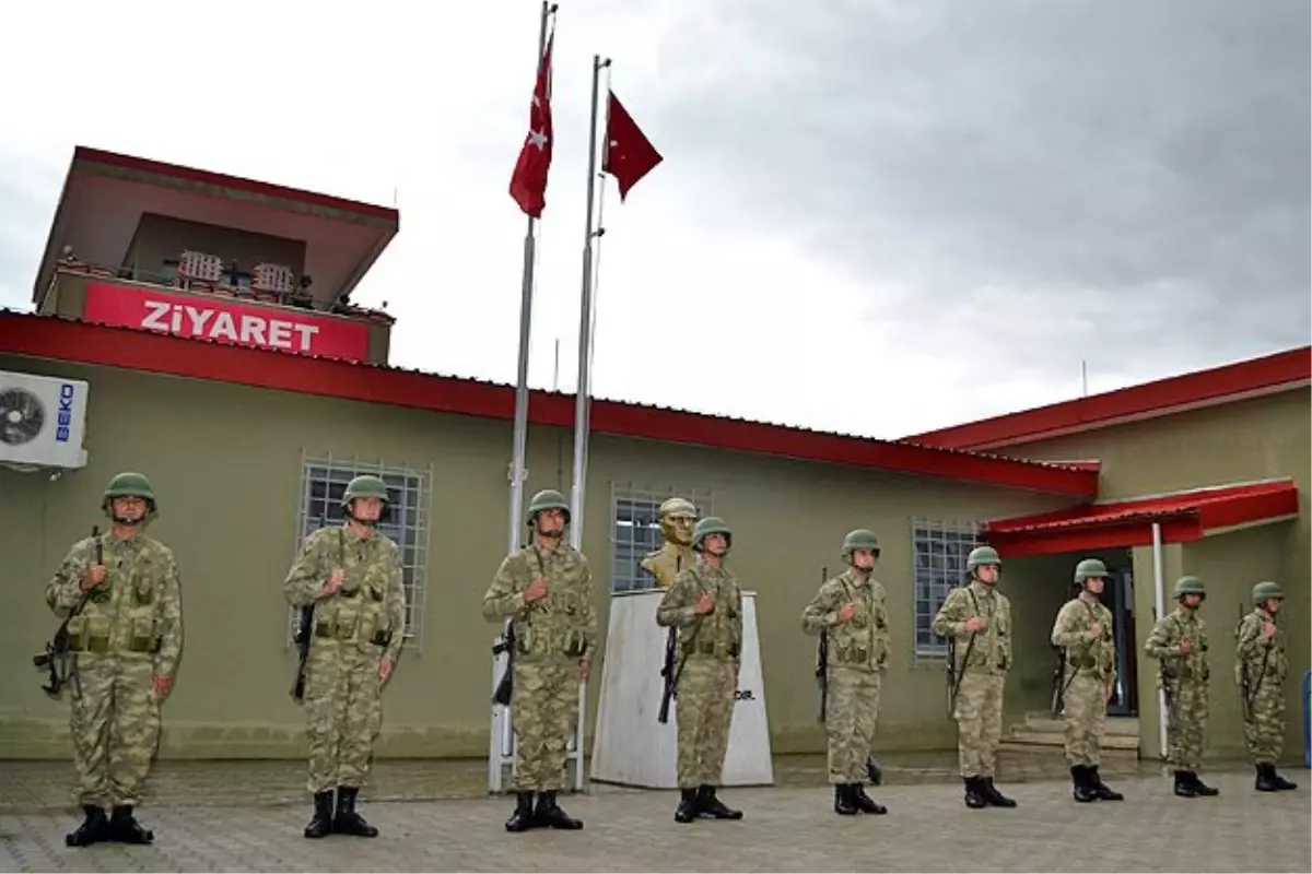 Anadolu Ajansı, Sınırdaki "Kınalı Kuzular"In Bayramını Görüntüledi