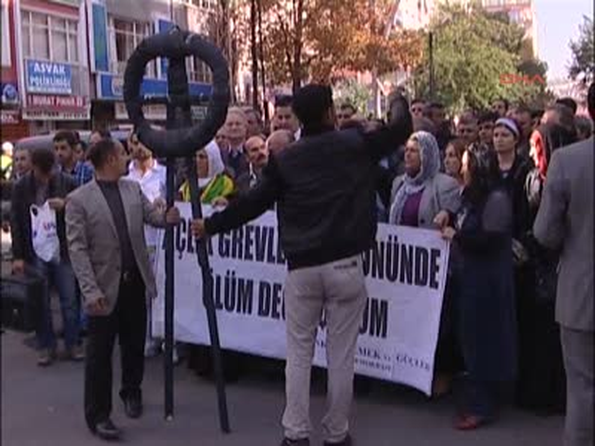 Ankara\'da \'Açlık Grevi\' Protestosu Ankara\'da Bir Grup BDP\'li Cezaevlerinde Tutuklu ve Hükümlülerin...