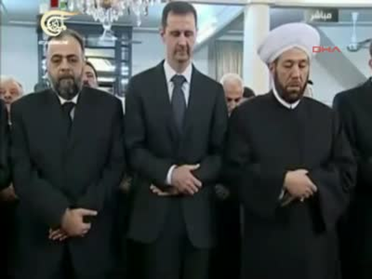 Ateşkesin İlan Edildiği Suriye\'de Esad, Bayram Namazını Şam\'da Kıldı