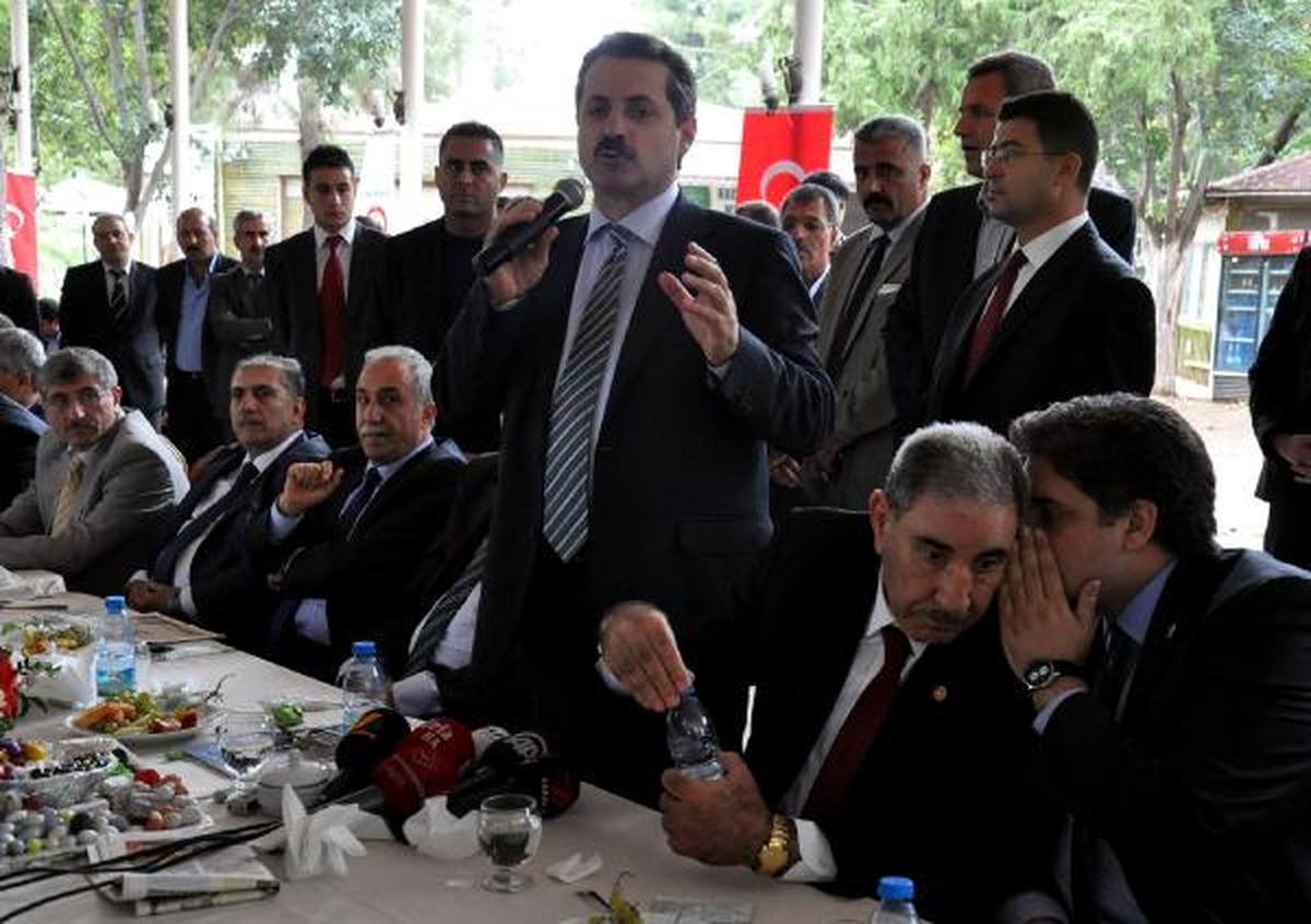 Bakan Çelik, 2 Saatte Bin Kişiyle Bayramlaştı