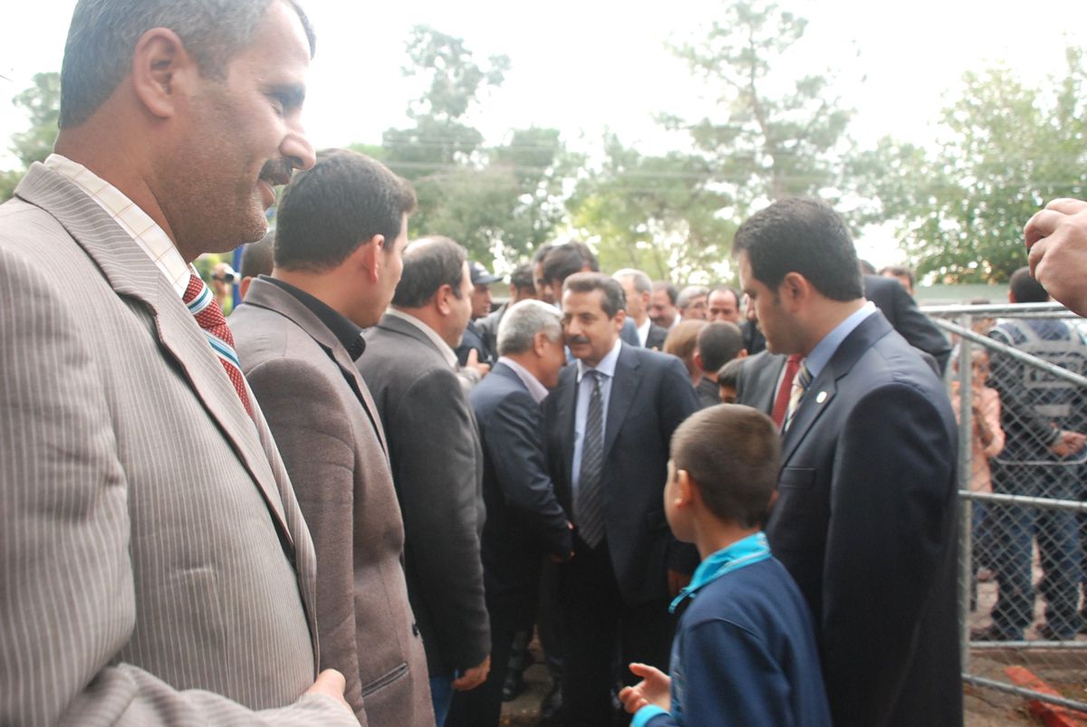 Bakan Çelik Akçakale\'de Suriyelileri Ziyaret Etti