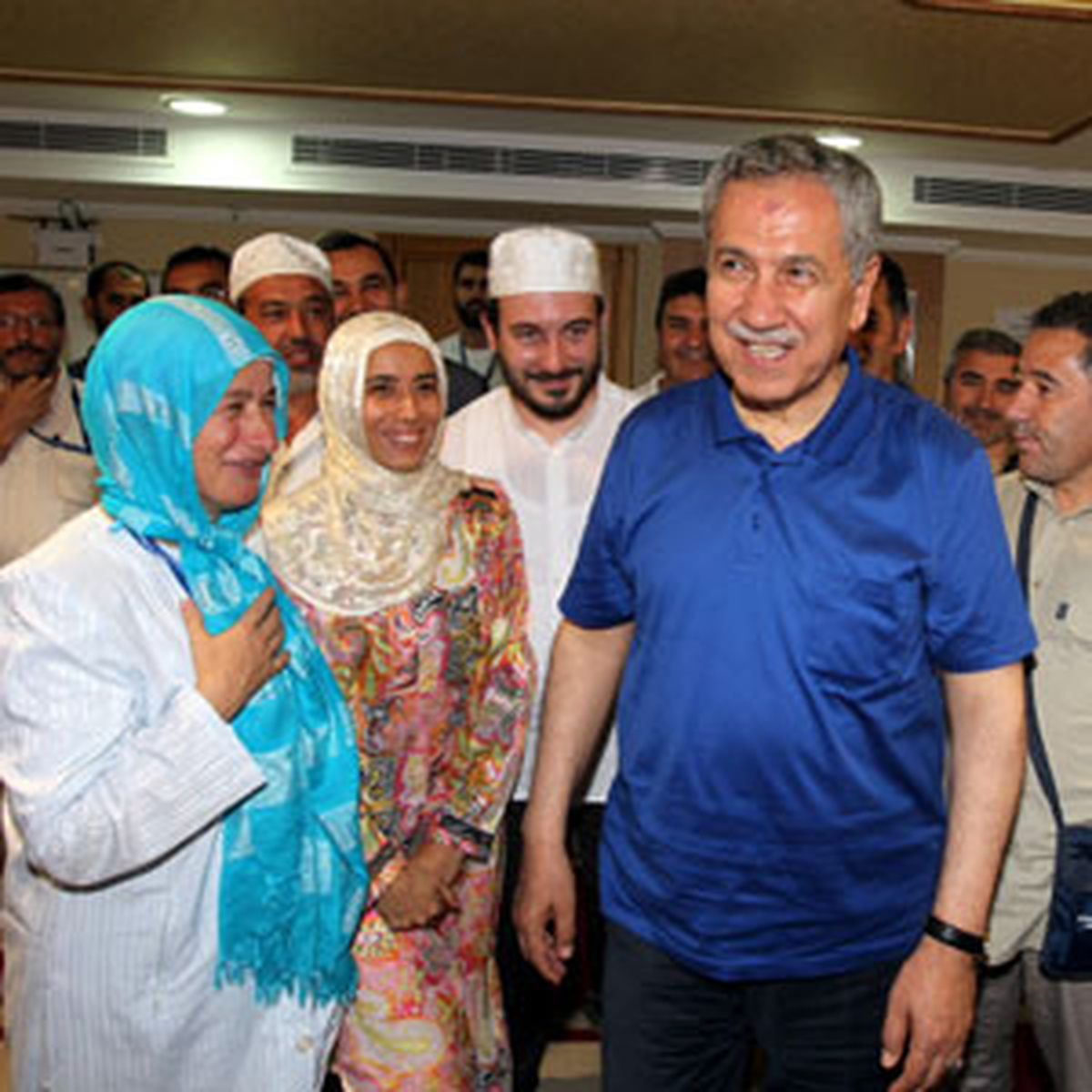 Başbakan Yardımcısı Arınç Mekke'de Gazetecilerle Bayramlaştı