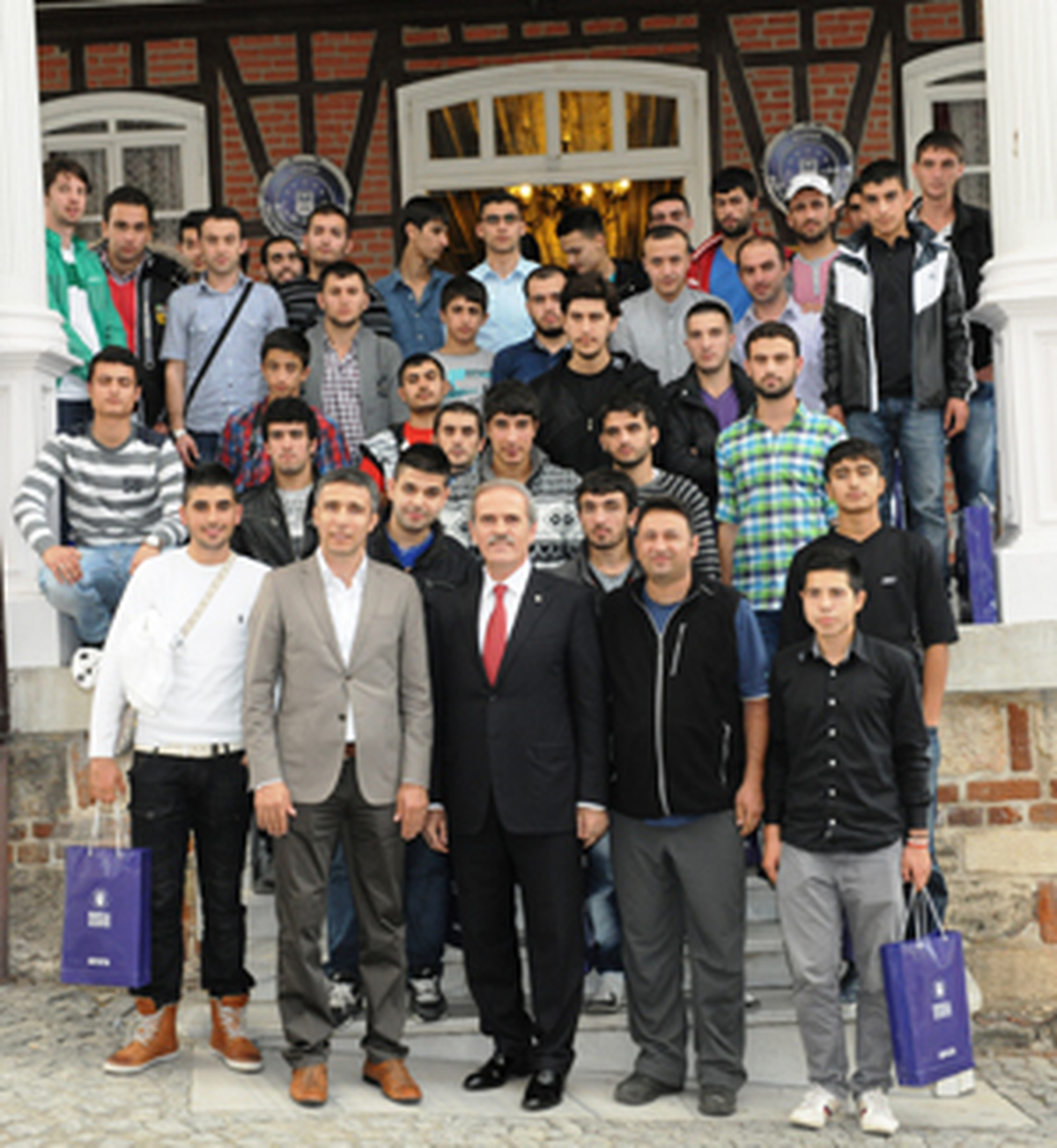Başkan Altepe Sporcu Gençlere Moral Verdi