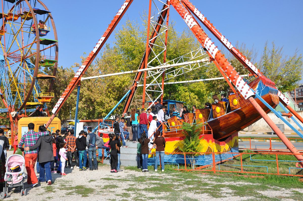 Bayram\'da Lunaparklar Doldu Taştı
