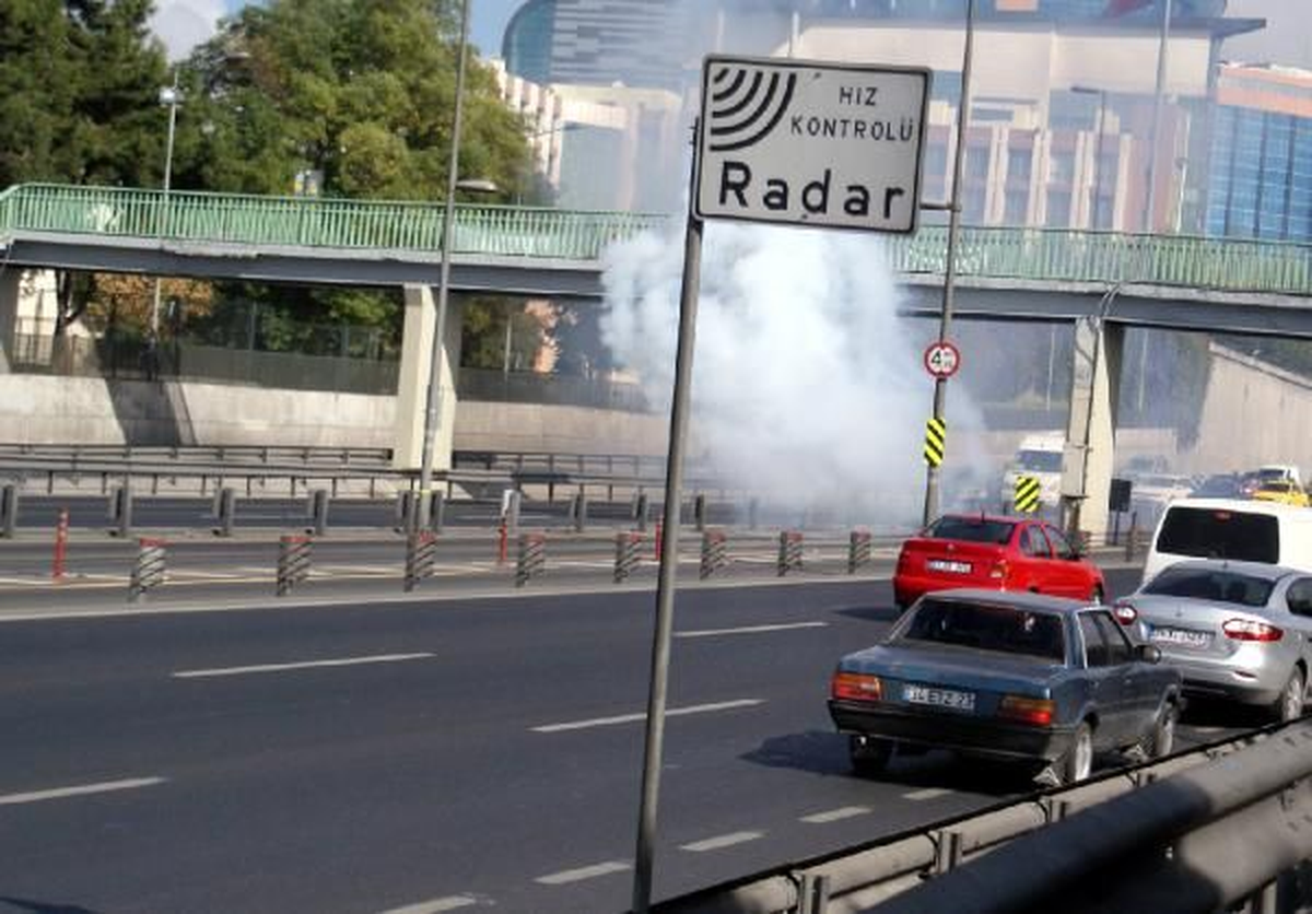 BDP\'liler E-5 Yoluna Ses Bombası Attı