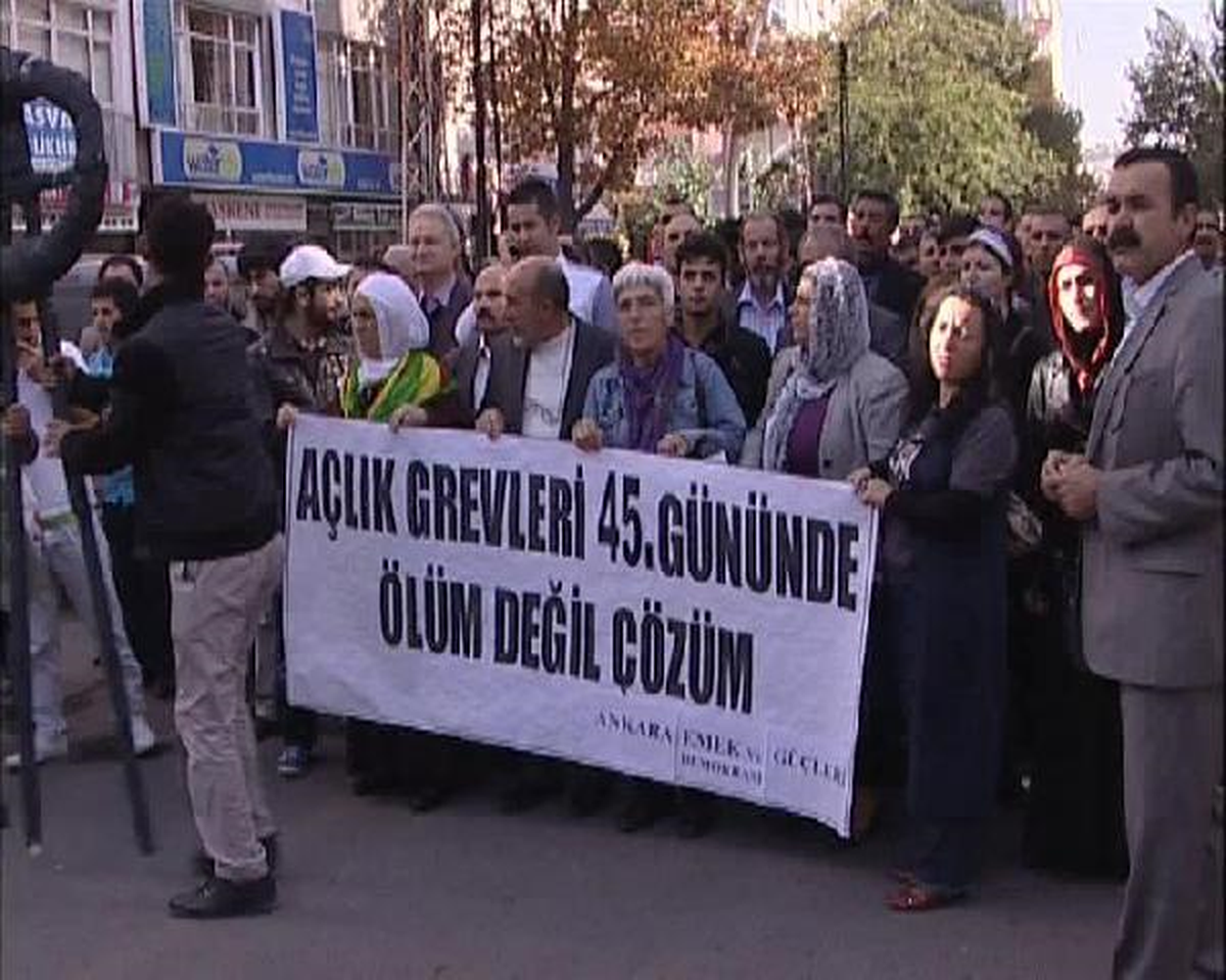 BDP\'lilerden AK Parti\'ye Siyah Çelenk