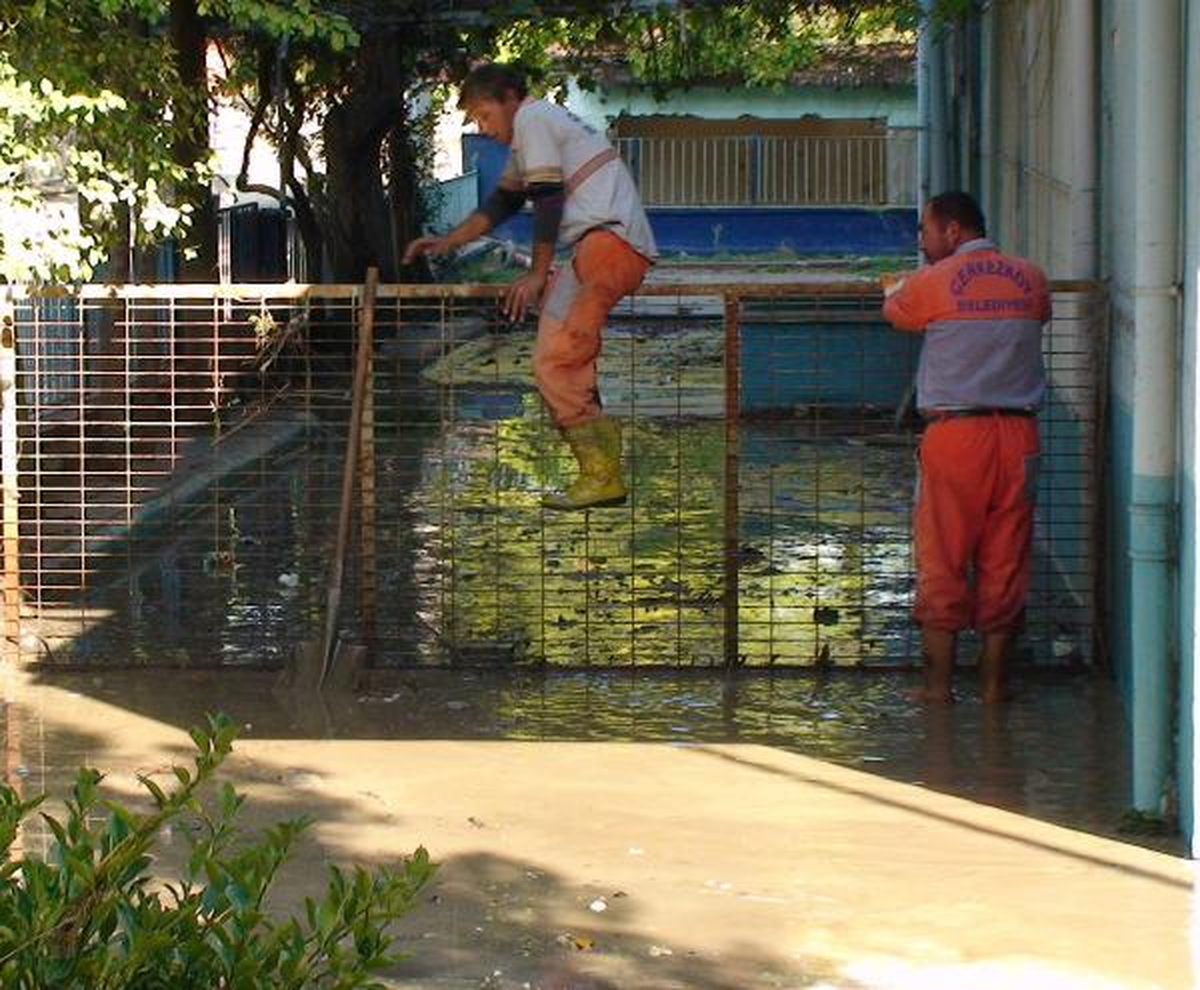 Çerkezköy\'de Sel Temizliği