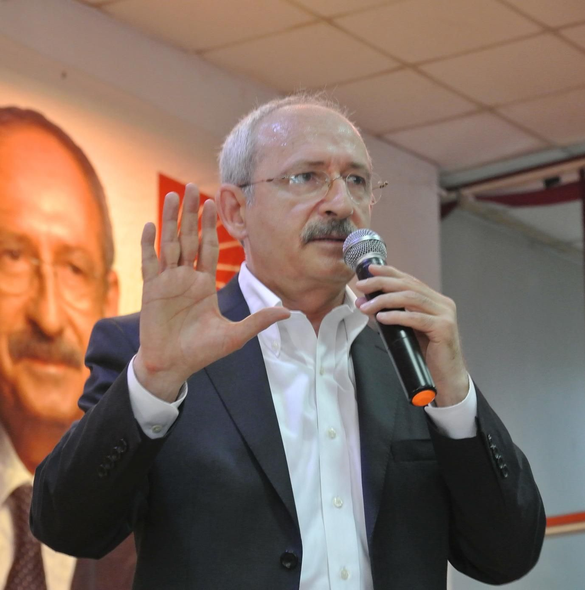"Halkın Seçtiği Her Siyasetçiye Saygı Duymamız Gerek"