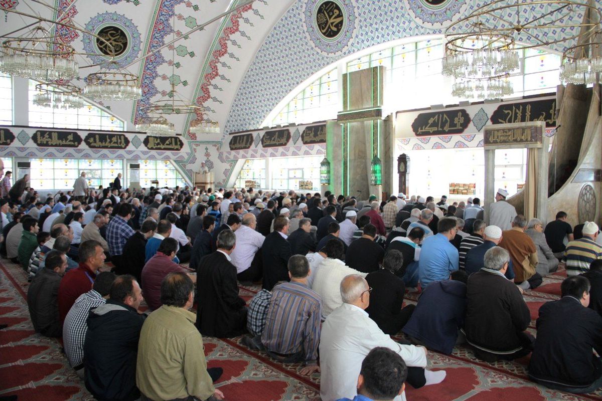 Cuma Namazında Camiler Doldu Taştı