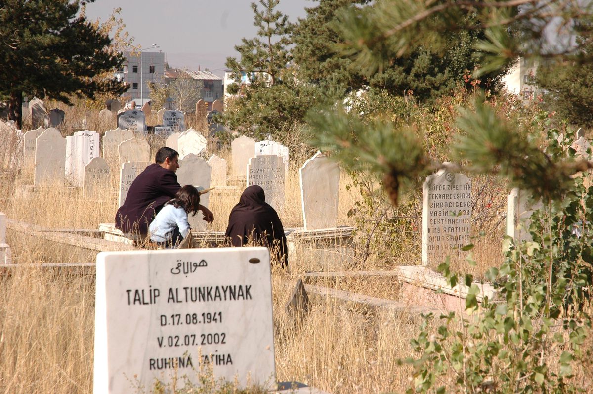 Erzurum\'da Mezarlıklar Doldu Taştı