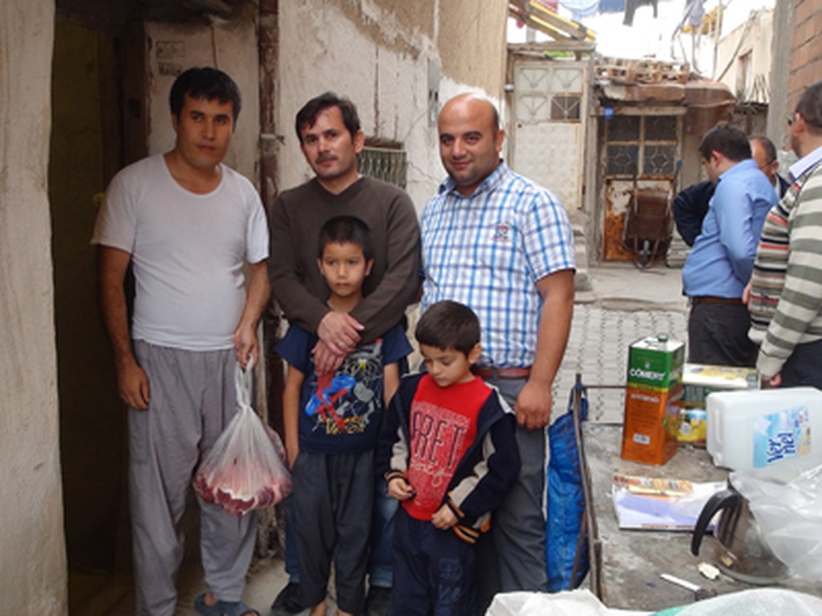 KASİAD ve KAREGDER 105 Afgan Aileye Et Dağıttı