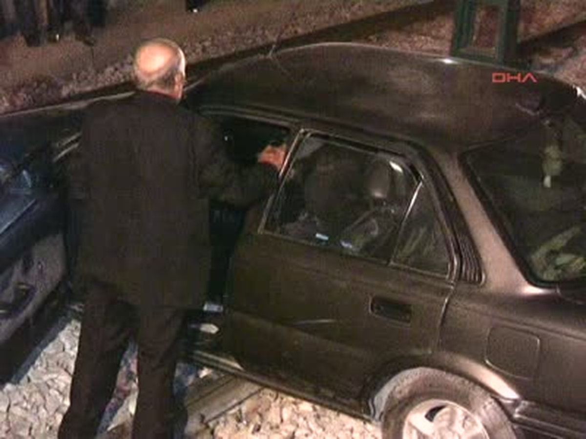 Konya Kendi ve Ailesinin Yarasını Unutup, Otomobilini Düşündü Kendi ve Ailesinin Yarasını Unutup,...