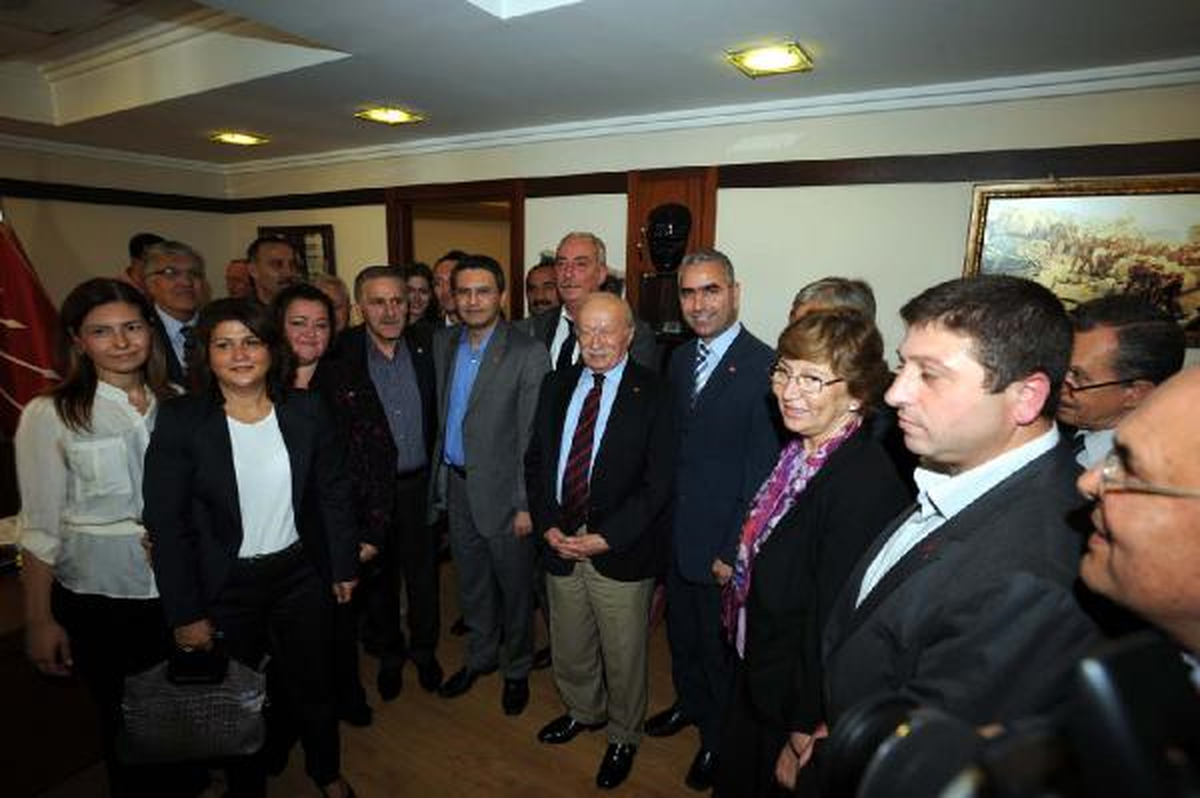 Oktay Ekşi: Cumhuriyet Kendisi ile Oynatmaz