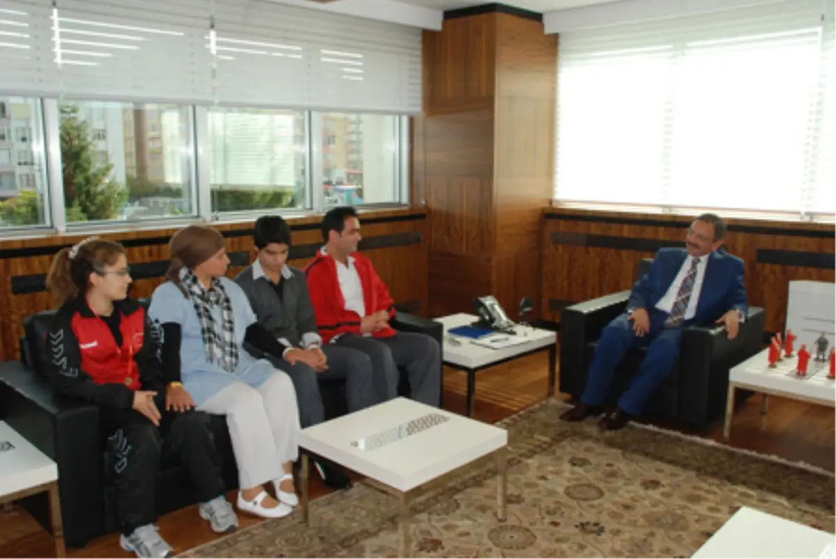 Özhaseki\'den Şampiyonlara Altın