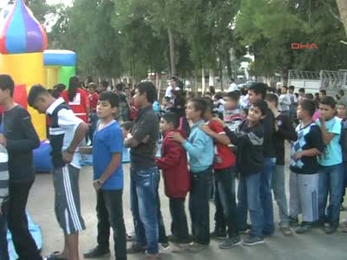 Akçakalel ) Çocuklar Okul Bahçesine Kurulan Seyyar Lunapark Akın Ettiler