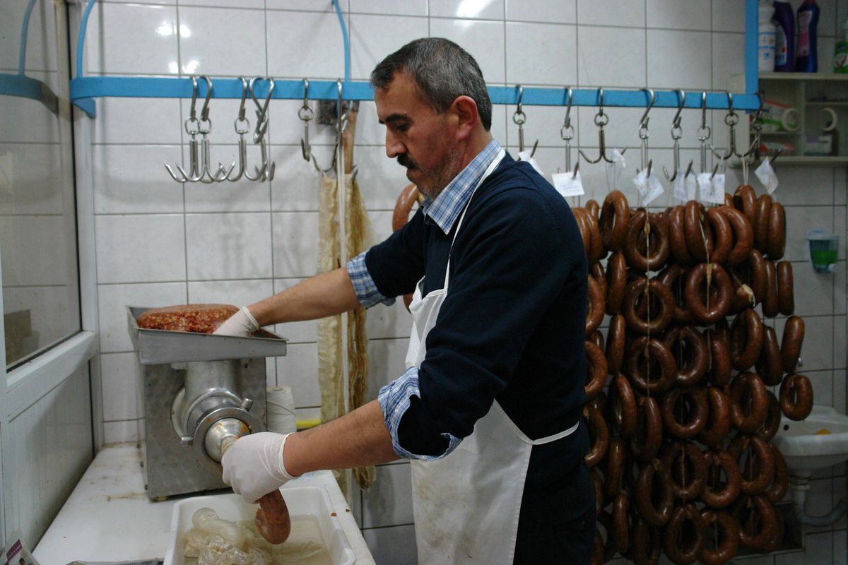 Alaplı\'da Kasaplarda Sucuk ve Kıyma Mesaisi