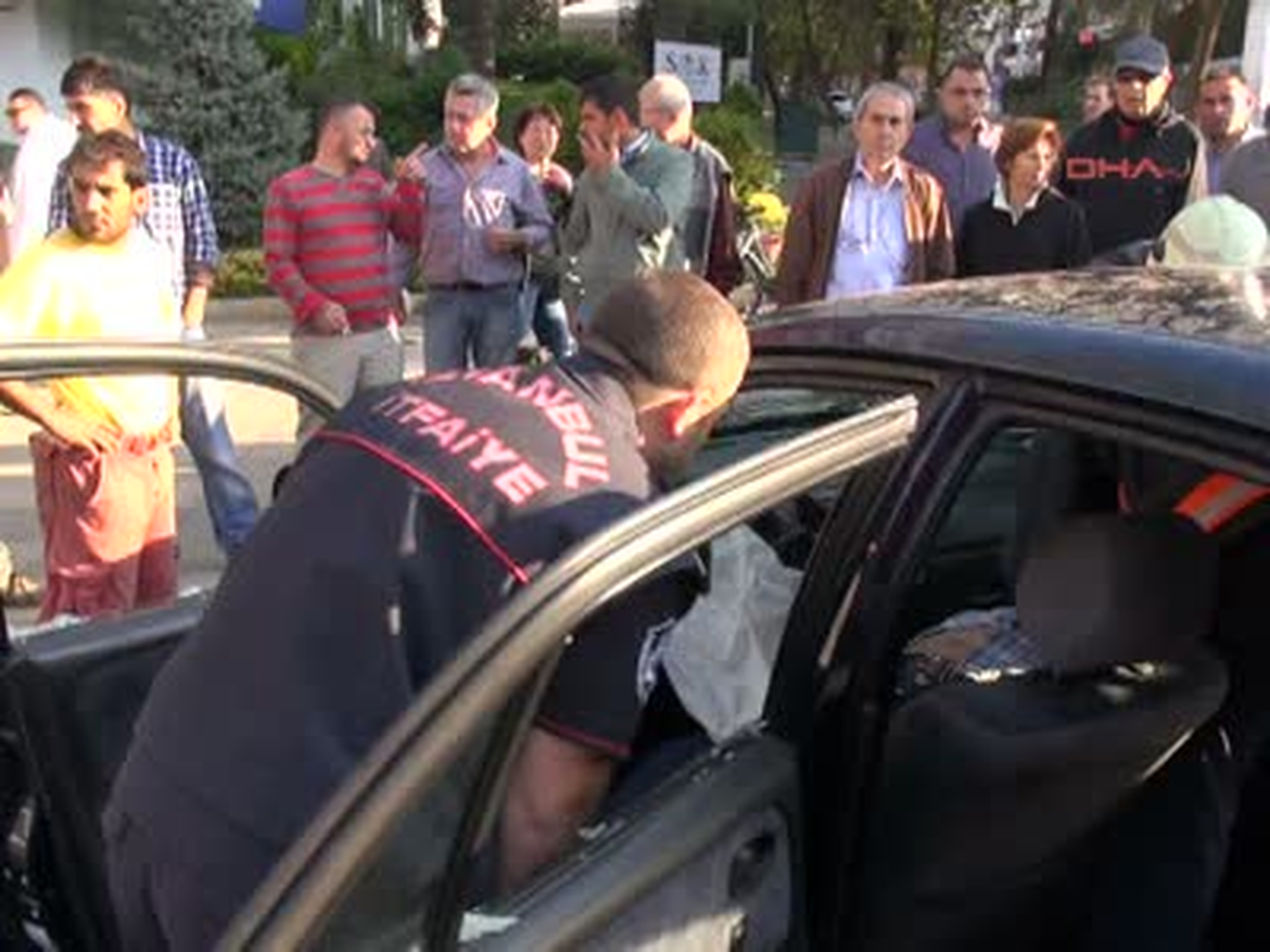 Araçta Sıkışan Sürücüyü İtfaiye Kurtardı