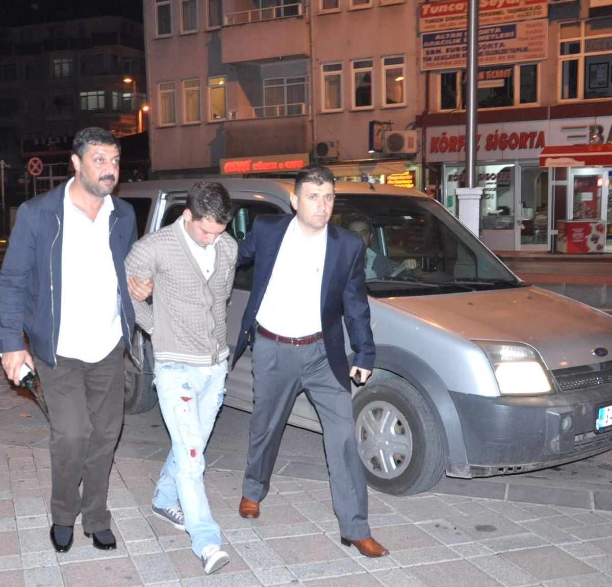 Babasını Öldürüp İşyerini Yaktı
