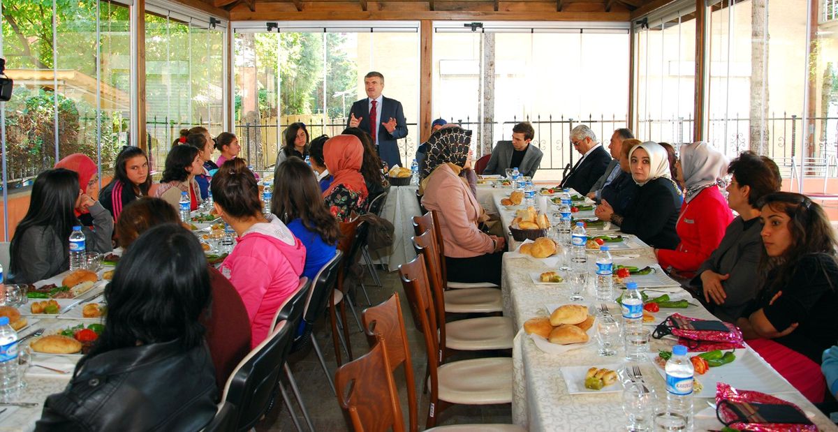 Başkan Akyürek Öğrenciler ve Vatandaşlarla Bayramlaştı