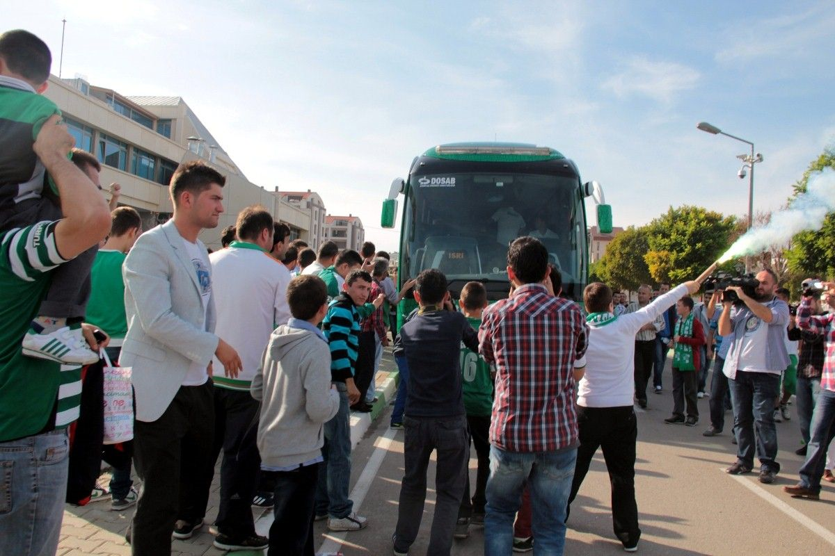 Bursaspor\'u Taraftarı Yolcu Etti