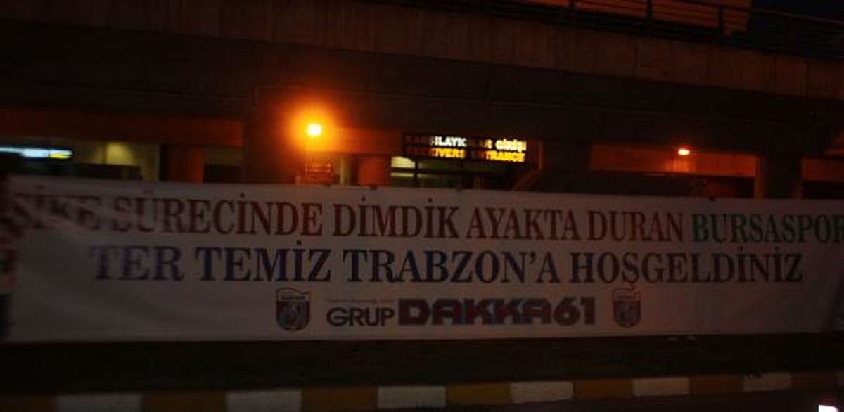 Bursaspor\'u Trabzonsporlu Taraftarlar Karşıladı