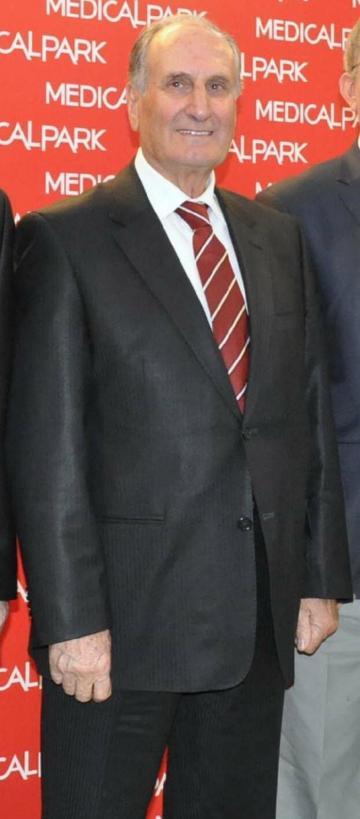 Eğitimci Necdet Doğanata, Midilli\'de Kalp Krizinden Öldü