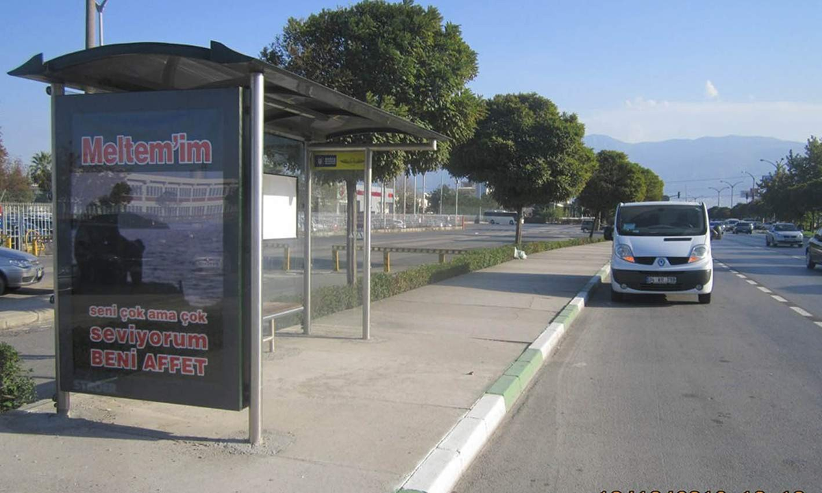 Eşiyle Barışmak İçin Bilboardlara İlan Verdi