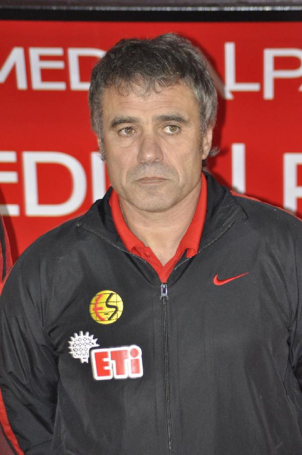 Eskişehirspor Teknik Direktörü: "Yolumuzu Değiştirmemiz Gerekiyor"