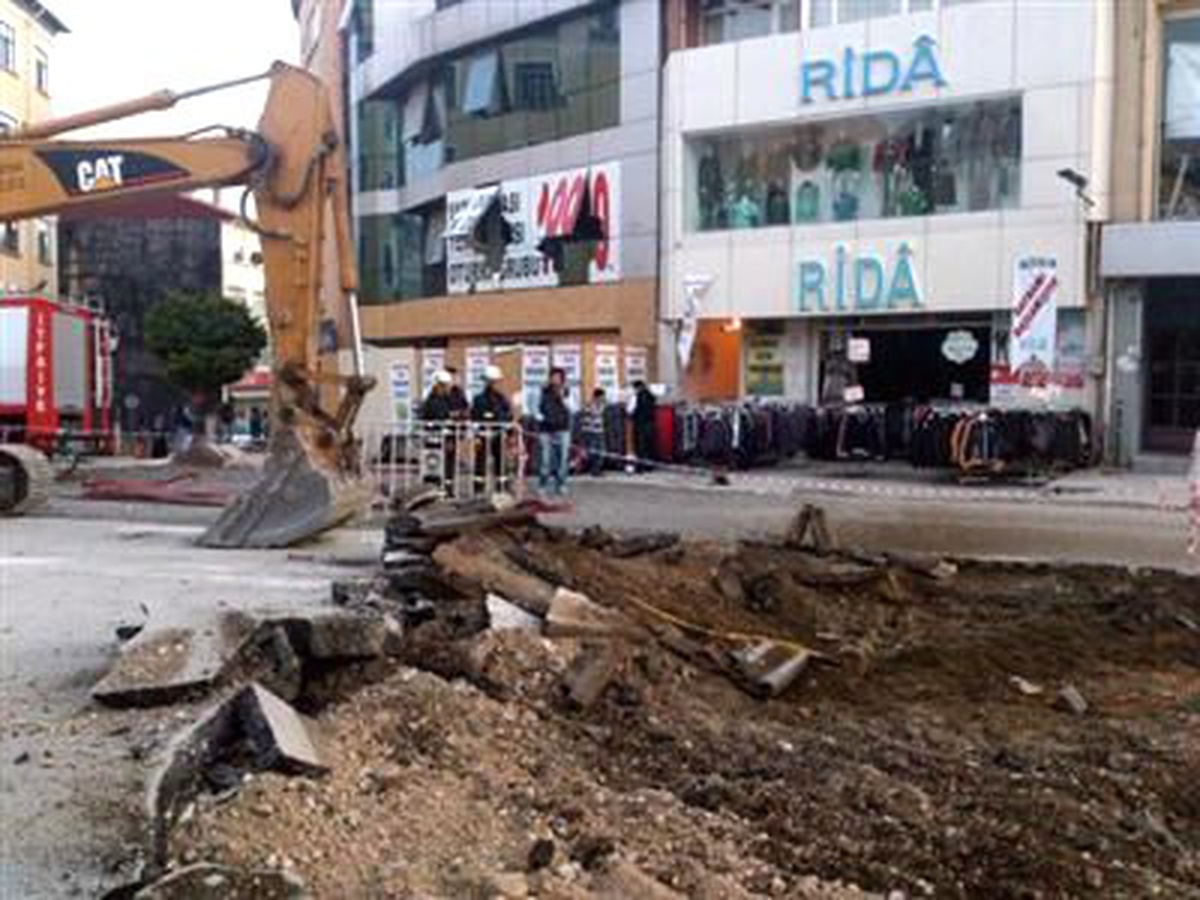 İş Makinesi Doğalgaz Borusunu Patlattı, Büyük Panik Yaşandı
