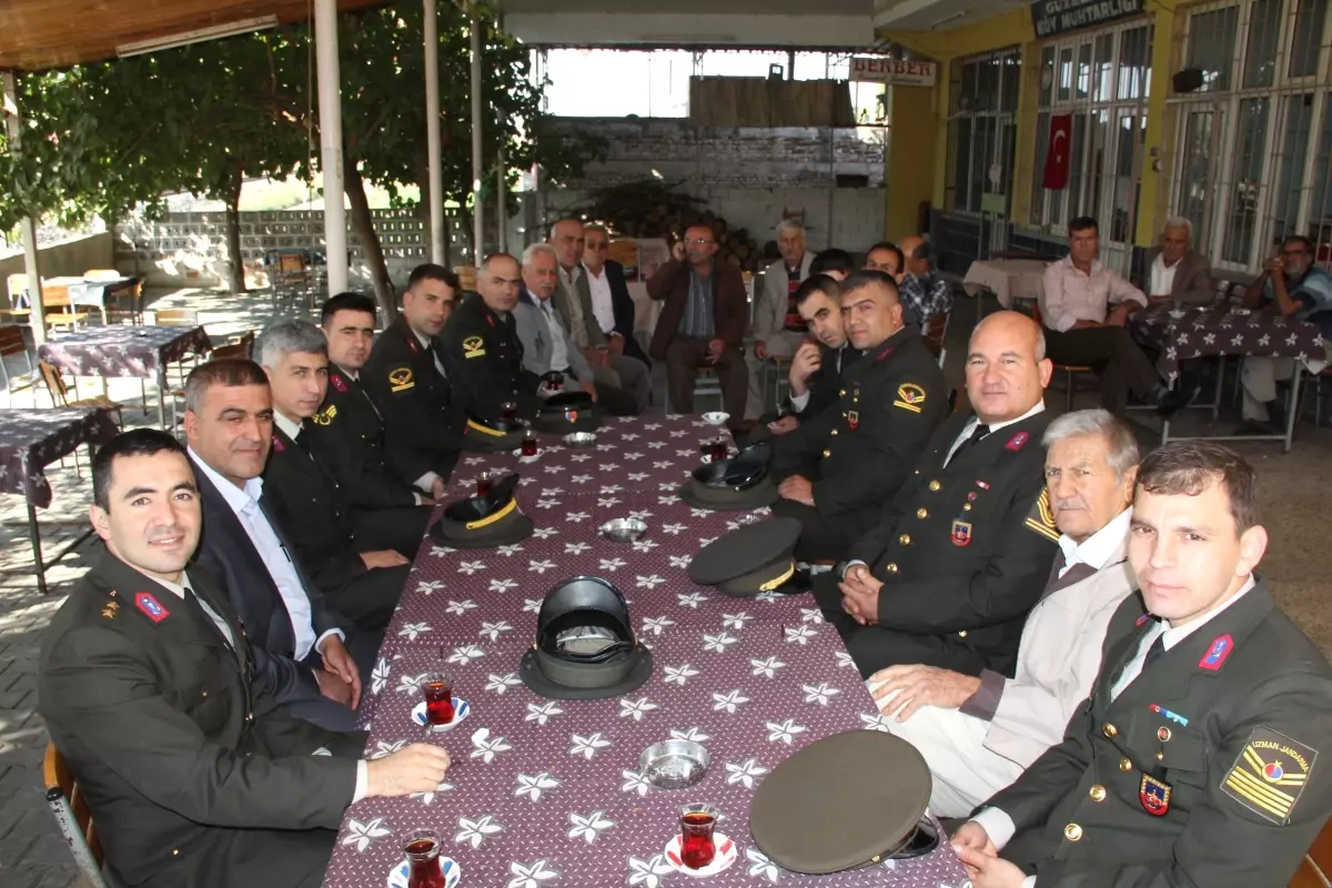 Jandarma Bayramda Vatandaşla İç İçe