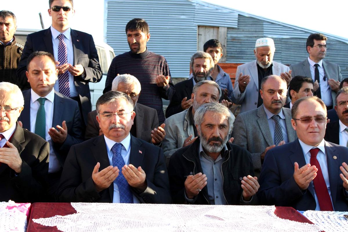 Milli Savunma Bakanı Yılmaz, Sivas\'ta