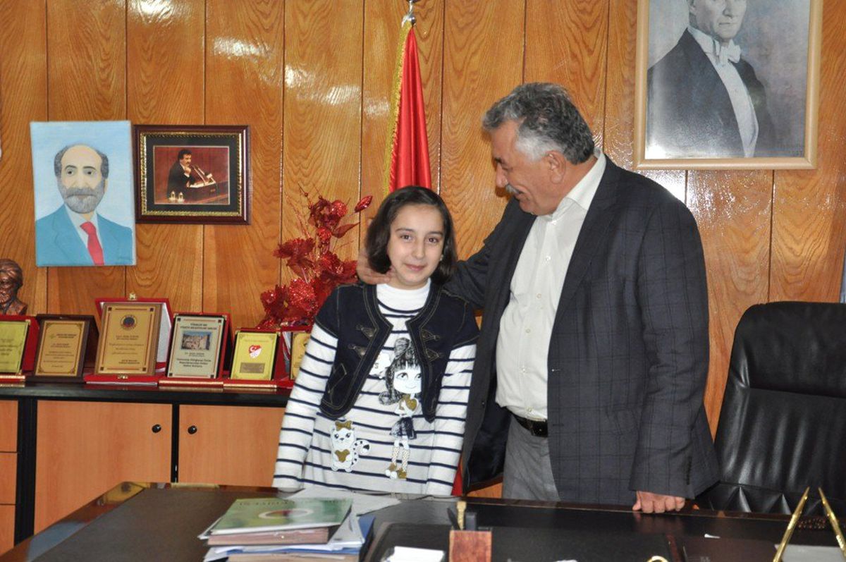 Minik Öğrencilerden Başkan Sadak\'a Bayram Ziyareti