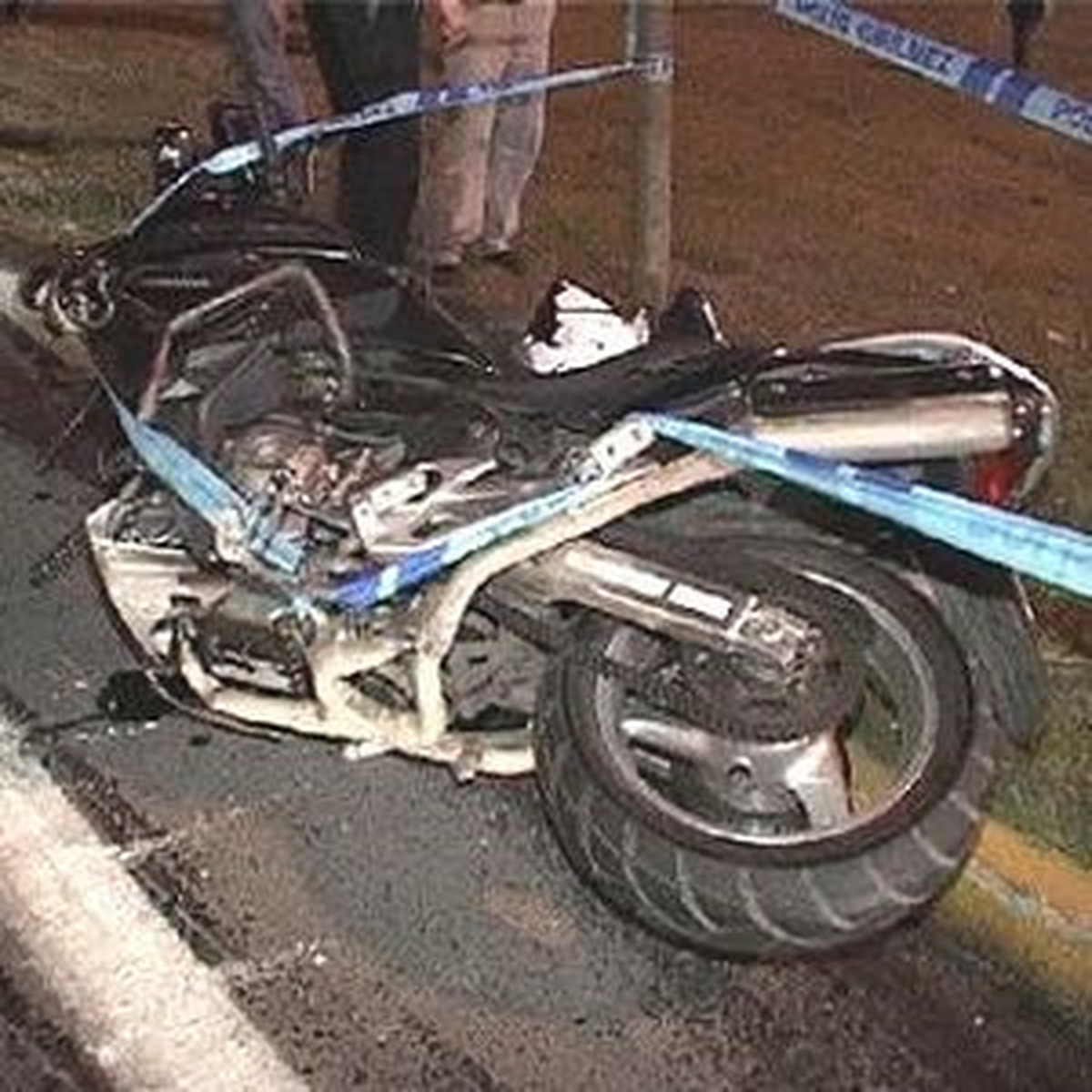 Motosiklet Bariyerlere Çarptı: 1 Ölü