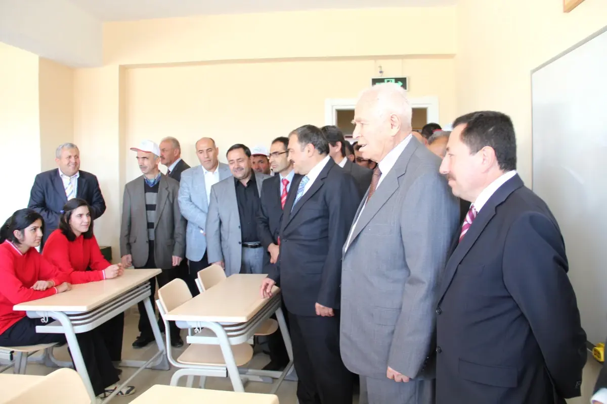 Orman ve Su İşleri Bakanı Veysel Eroğlu: "Kıbrıs\'a Kimse Yan Gözle Bakamaz"