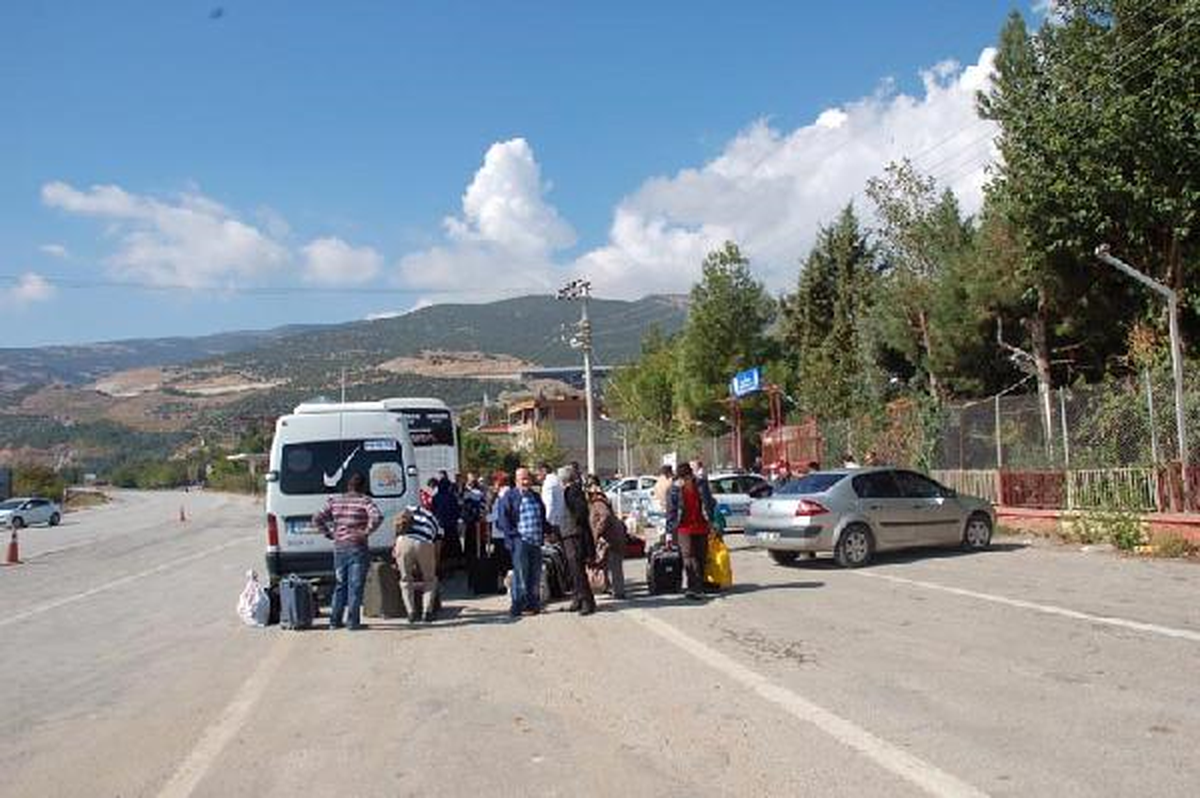 Otobüs Trafikten Men Edildi, Yolcular Perişan Oldu