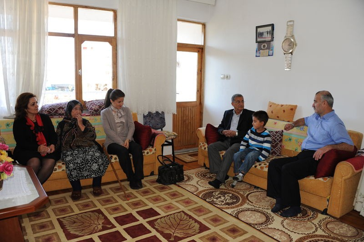 Rektör Attar, Bayramı Şehit Aileleri ile Birlikte Kutladı