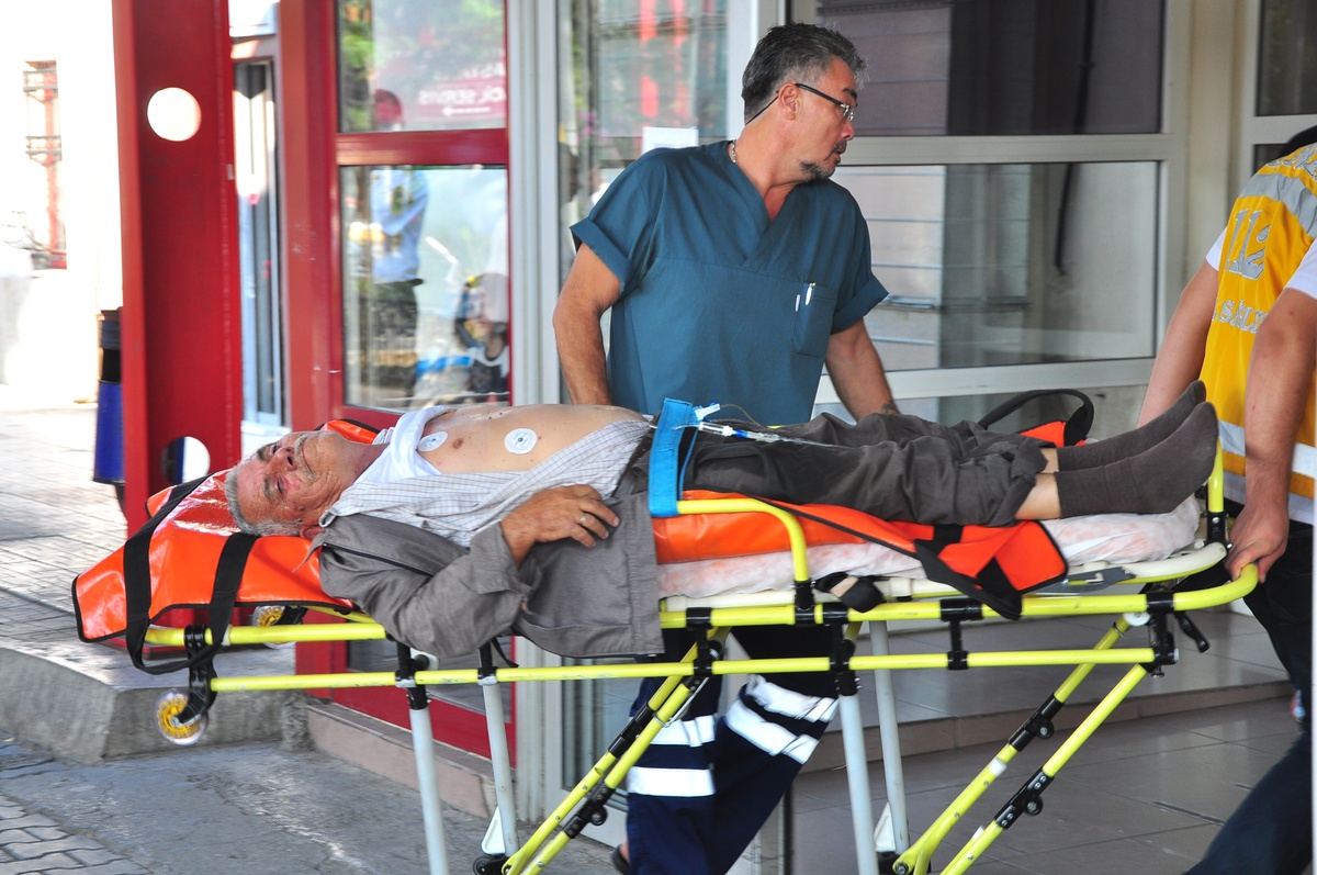 Sedyeden Düşen Hastayla İlgili İzmir İl Sağlık Müdürlüğü'nden Açıklama Açıklaması