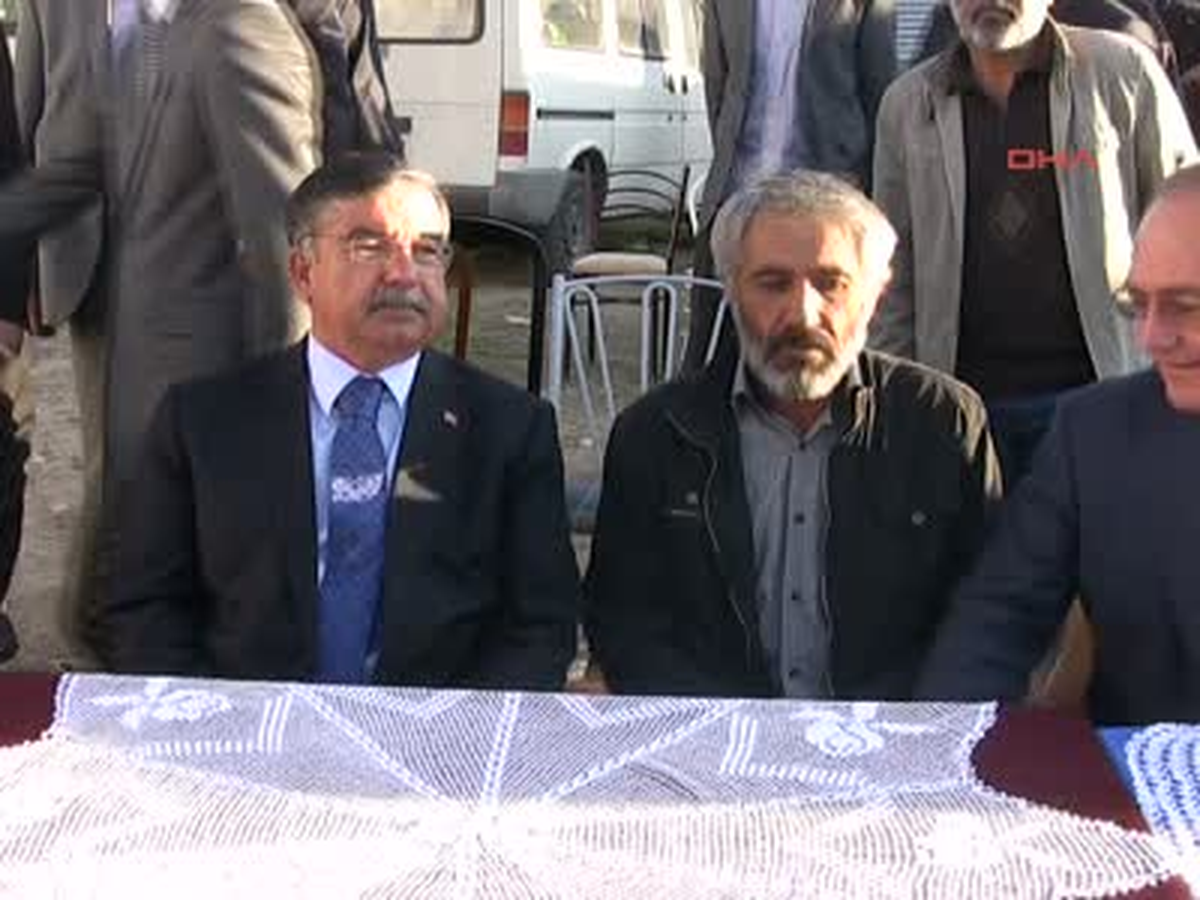 Şehidin Evini Ziyaret Etti "Bakan Yılmaz."