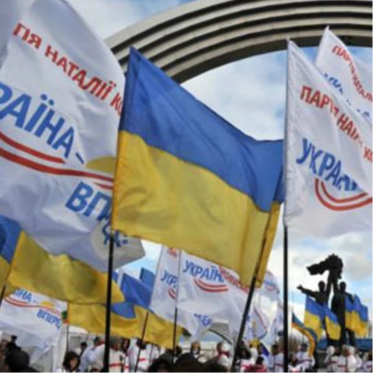 Ukrayna\'da Parlamento Seçimleri Öncesi Karnaval Havası