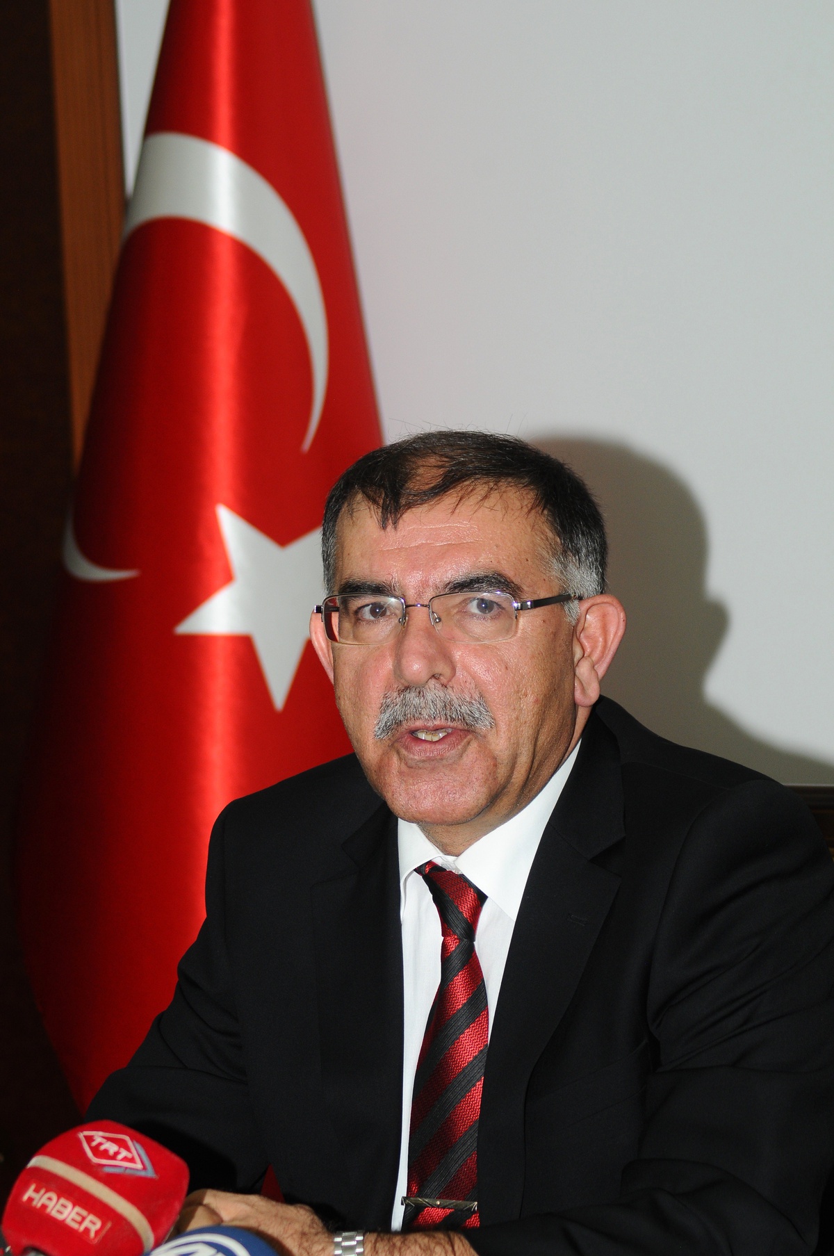 Vali Adnan Yılmaz Cumhuriyet Bayramını Kutladı