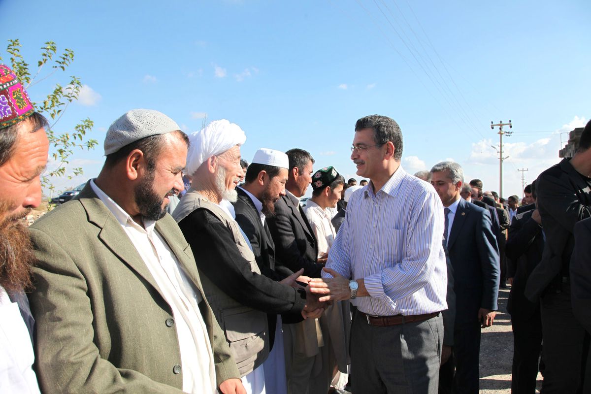 Vali Güvenç, Viranşehir ve Ceylanpınar\'da Vatandaşlarla Bayramlaştı