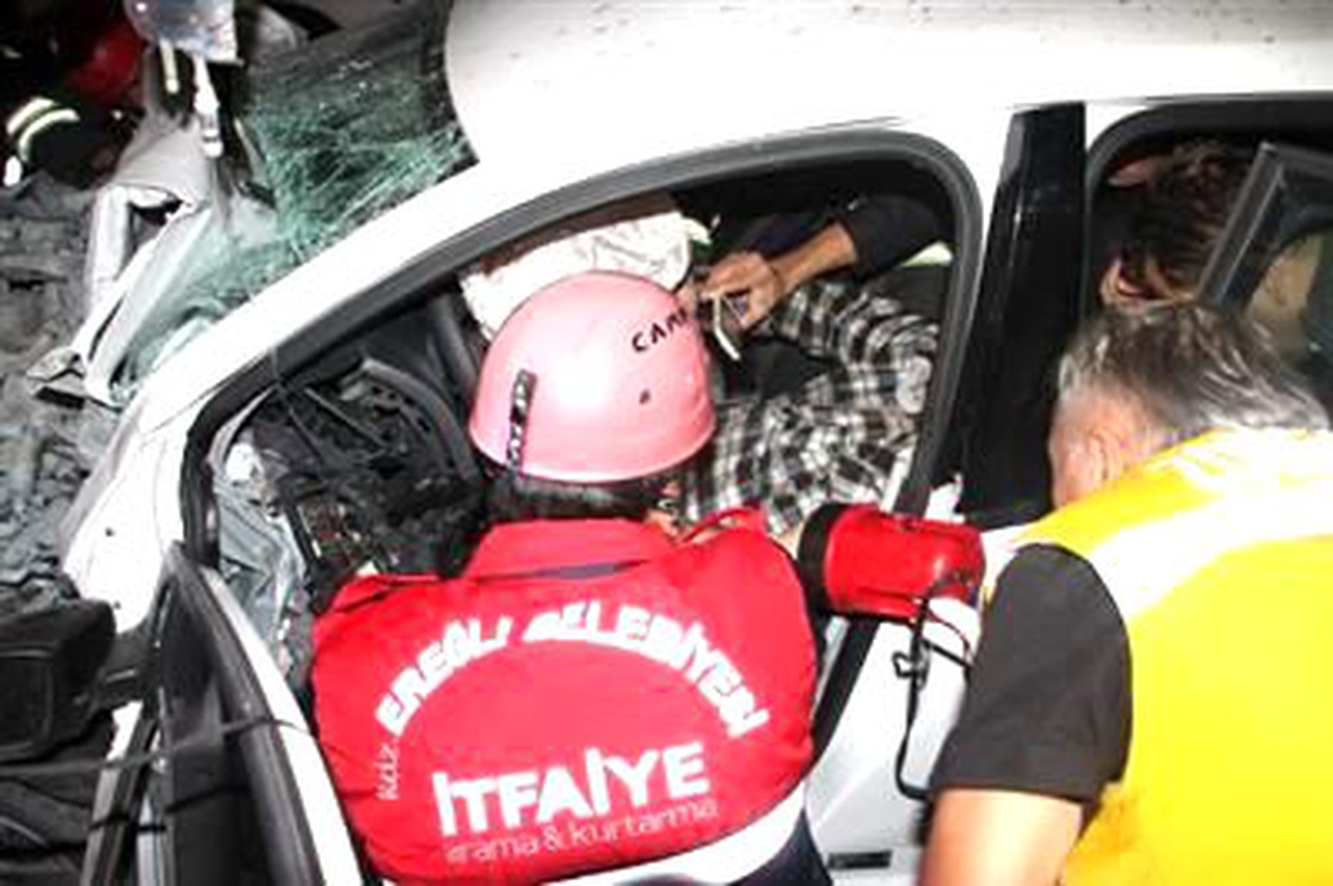 Tır ile Otomobil Çarpıştı: 2 Yaralı