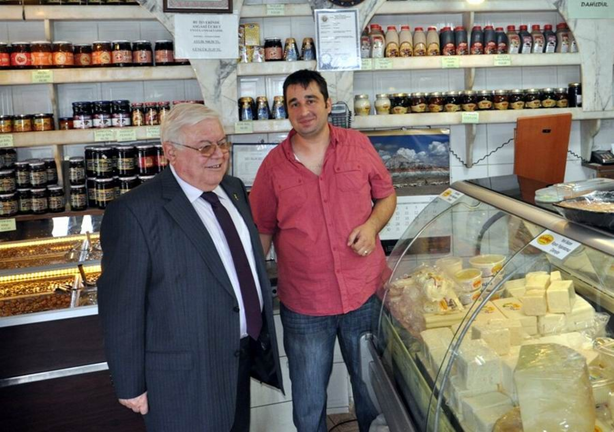 Akçay'da Bayramlaşma Neşe İçerisinde Geçti